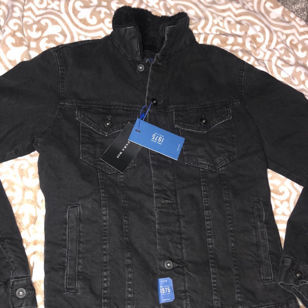 ZARA MAN BLACK jean jacket with fur inside !!